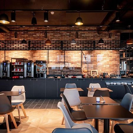 Ibis Styles Valenciennes Petite Foret Bagian luar foto