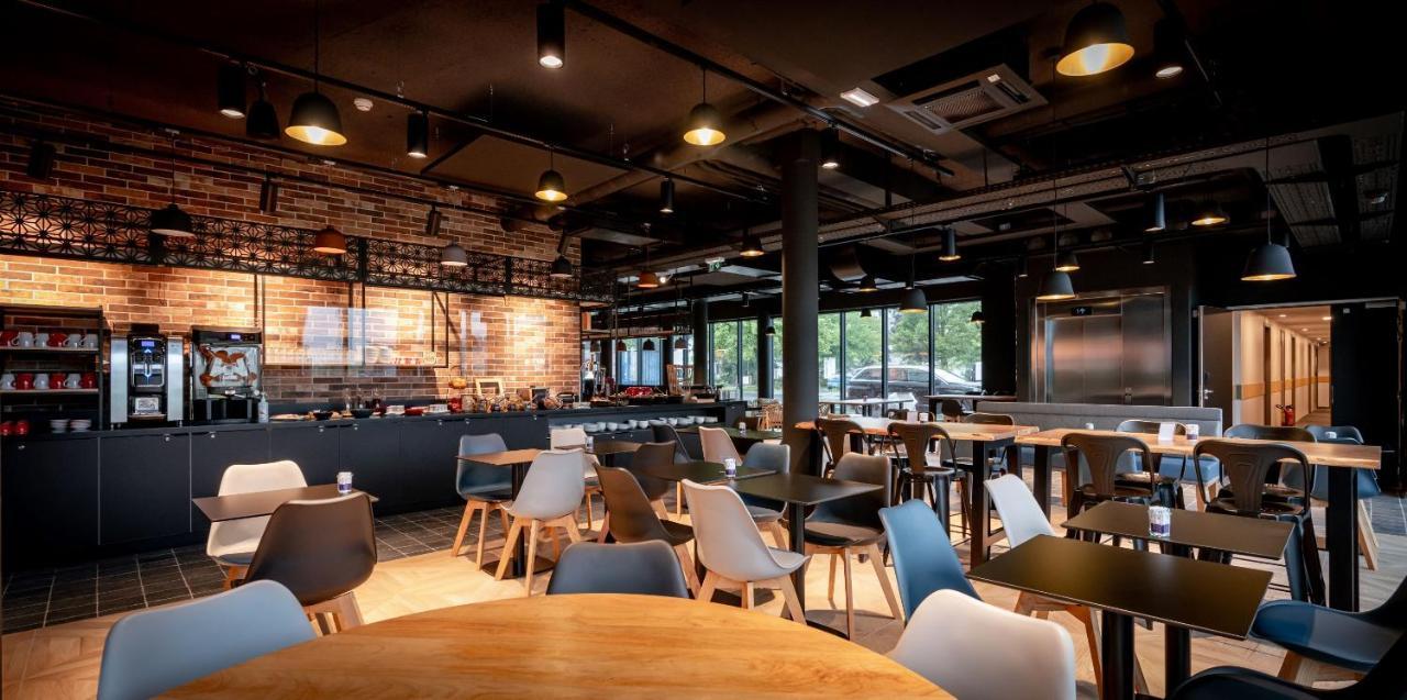 Ibis Styles Valenciennes Petite Foret Bagian luar foto