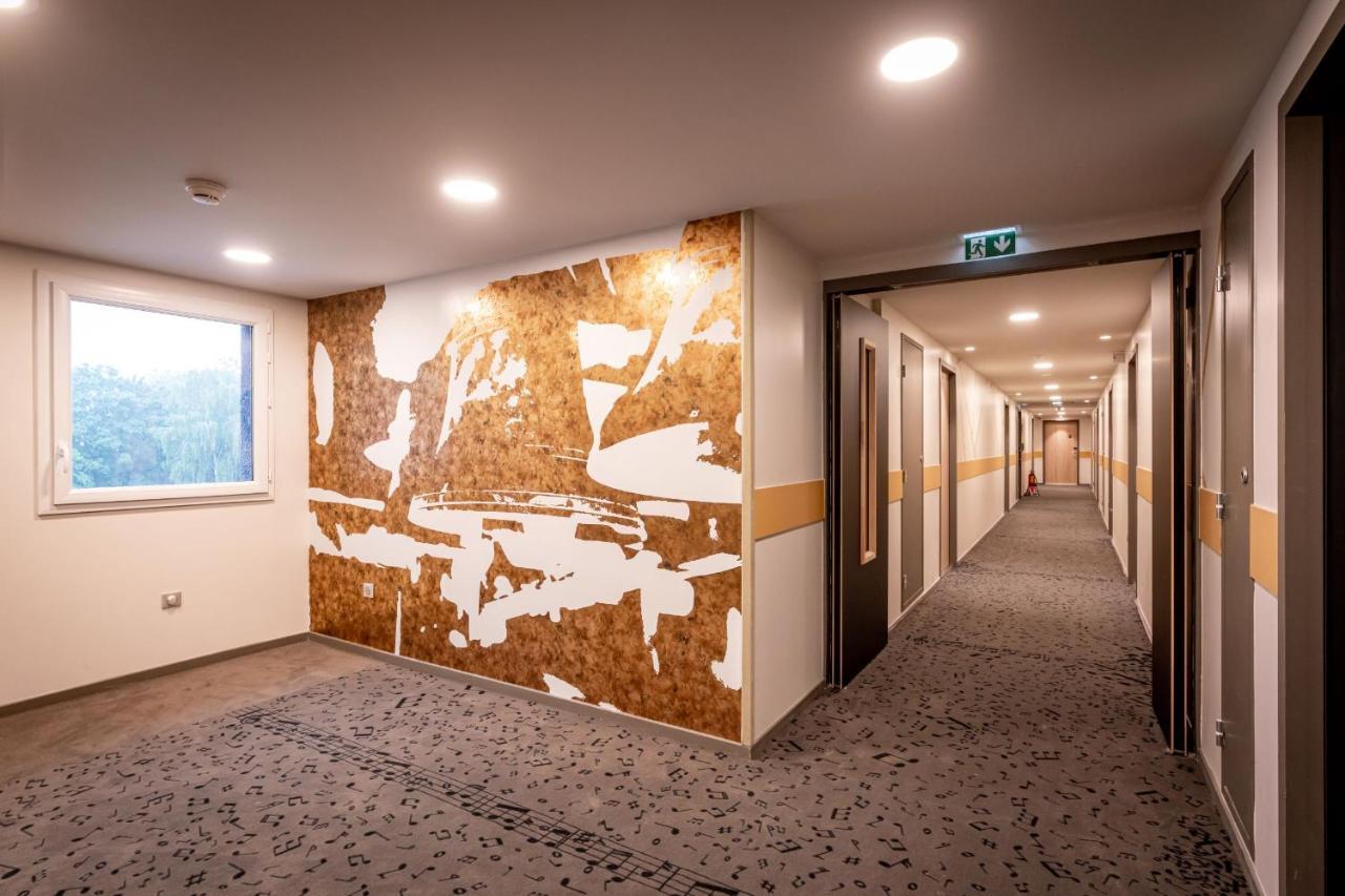 Ibis Styles Valenciennes Petite Foret Bagian luar foto