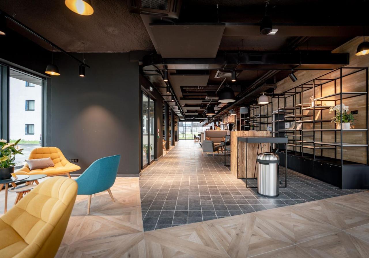 Ibis Styles Valenciennes Petite Foret Bagian luar foto