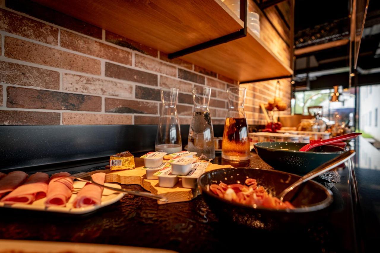 Ibis Styles Valenciennes Petite Foret Bagian luar foto